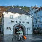 Central And Historic 2Br - 300M To Bryggen