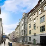 Sentral Og Sjarmerende Leilighet