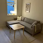 Sentral Og Sjarmerende Leilighet