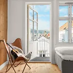 Bryggen Historical Townhouse I Rooftop Views!