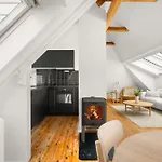 Bryggen Historical Townhouse I Rooftop Views!