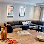 High Standard Spacious Apartment Near Bryggen
