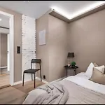 Central 2 Story Modern Apartment