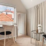 Dinbnb Apartments I Mid-City Luxury With Mini Balcony And Smart Tv & Sound System