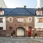 Dinbnb Apartments I Shopping, Cafes And Attractions At Your Doorstep!