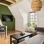 Dinbnb Apartments I Shopping, Cafes And Attractions At Your Doorstep!