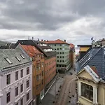 Dinbnb Apartments I Penthouse 250M From City Center I Privat Balcony