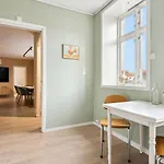 Sjarmerende Leilighet Med Utsikt, Spa-Bad Og Park
