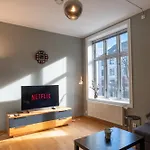 Roomsly Apartments - Prime Location And Modern Comfort