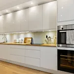 Luxury Summer Apartment With Balcony Near Bryggen