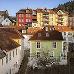 Dinbnb Home L Historic 4Br House L 2 Free Parking L Balcony&Terrace