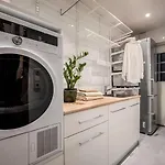 Dinbnb Home L Historic 4Br House L 2 Free Parking L Balcony&Terrace