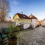 Dinbnb Home L Historic 4Br House L 2 Free Parking L Balcony&Terrace