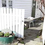 Dinbnb Homes L Charming 2-Bedroom Home By The Sea Cozy