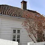 Dinbnb Homes L Charming 2-Bedroom Home By The Sea Cozy