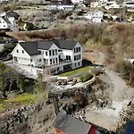 Beachfront Villa With Jacuzzi, Cinema & Canoe