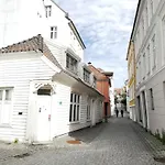 Spacious Apartment - Old Town