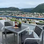 2 Bedroom Apartment With Free Parking Lot
