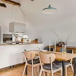 Design Apartment By Bryggen - View & Location