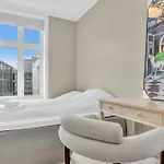 Urban Elegant Apartment