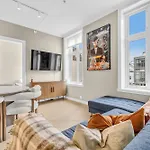 Urban Elegant Apartment