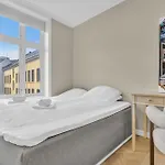 Urban Elegant Apartment