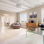 Dinbnb Homes I Luxury Villa With Hot Tub & Views