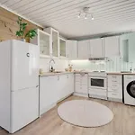 Cozy Hideaway With Private Balcony And Self Check In