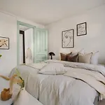 Cozy Hideaway With Private Balcony And Self Check In