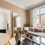 Bright City Apartment - Perfect Central Stay