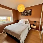 Sea View & Balcony - Top-Floor Apartment Near Old Bergen