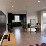 Peaceful Apartment With Balcony - Near Tram & Trails