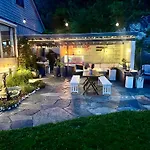 Sentrumsnaer Enebolig Med Stor Hage, 100 M Fra Badestrand