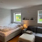 Cosy Apartment With Free Parking