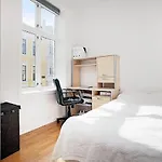 Modern Apartment In City Centre