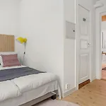 Lo Apartments