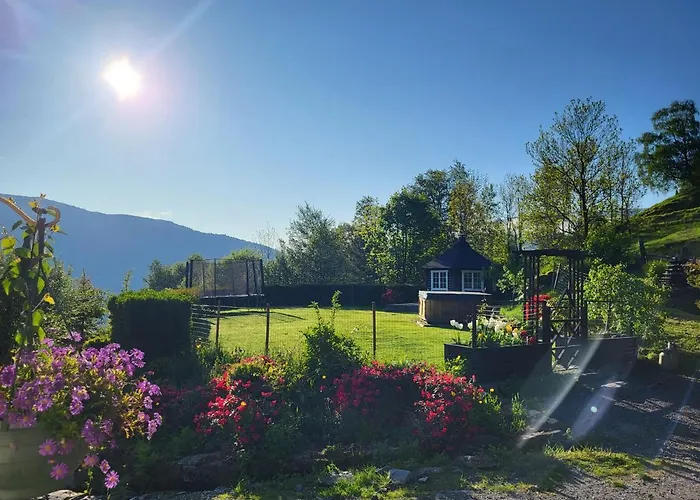 Bo Landlig, Sentralt Utenfor Bergen