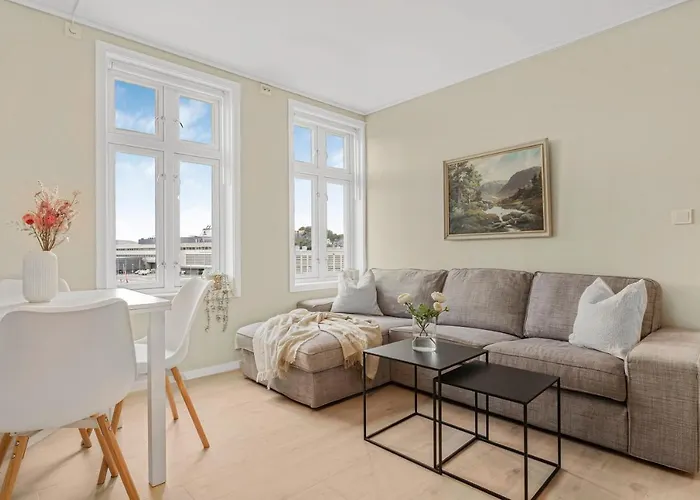 Contemporary City-Apartement With Views Of The Dock!