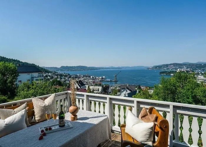 Spacious Villa With View - 5Br - Free Parking - Great Wi-Fi