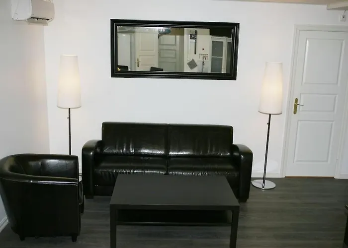 3 Bedroom Apartment - Perfect Location - Harbour-Train-Bus-Citycenter