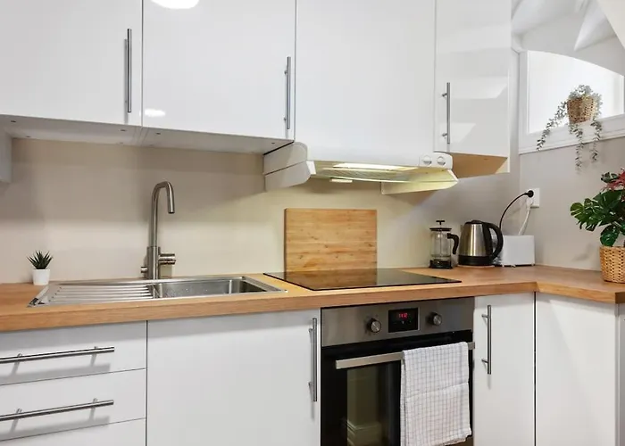 New! Modern City Apt: Central W/ Private Entrence
