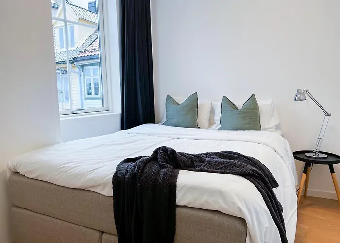 Central City Apt On One Of Bergen\'S Finest Streets