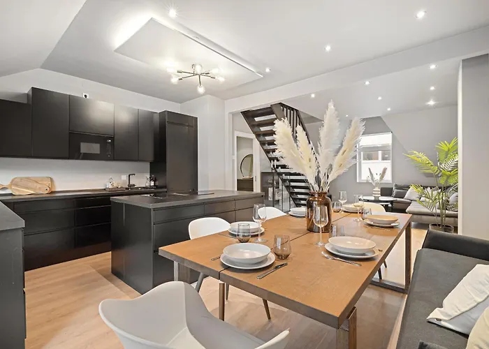 Homerentals L 120Sqm Mid-Central - King Beds - 500Mbps Wi-Fi