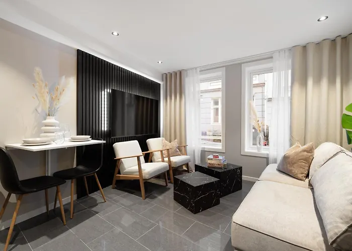 Renovated Jan 24 - Queen Beds - Behind Bryggen