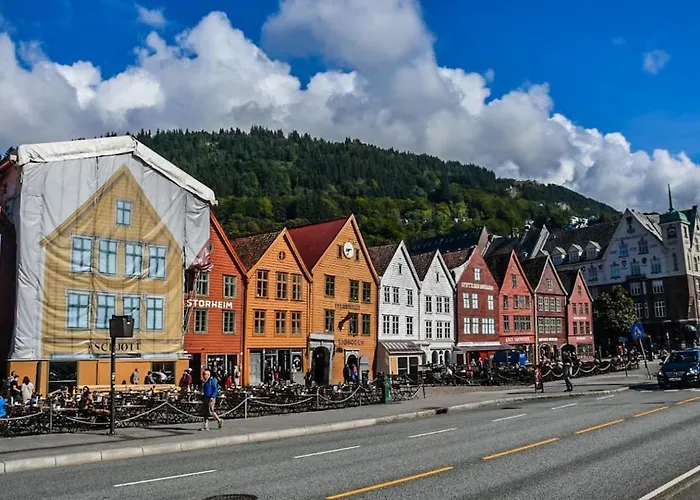 Stort, Koselig Hus I Naturomrade