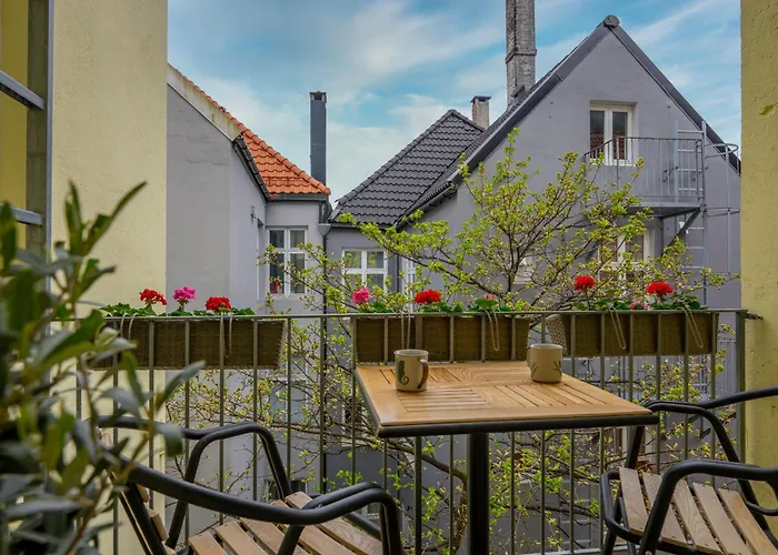 Spacious 3-Bedroom Apartment For 8 By Bryggen
