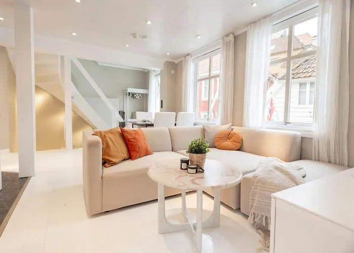 New! Modern Top Floor Apartment In Historic Area!