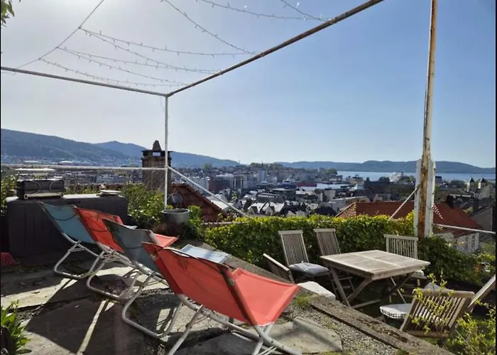 Nydelig Hus Med Privat Hage Og Fantastisk Utsikt Over Fisketorget, Bryggen Og Bergen Sentrum