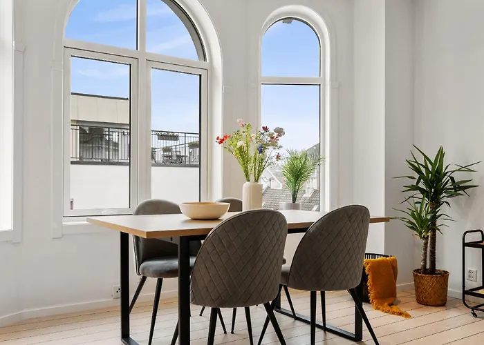 Modern Downtown Apartment With Great Views