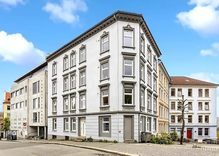 500M To Bryggen - 5M To Bus I 2 Floors & Bathrooms